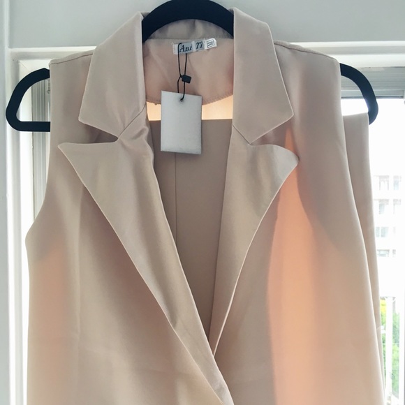 Beautiful suit - Picture 2 of 5